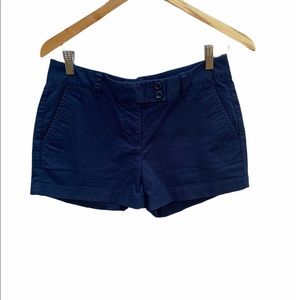 Vineyard vines blue dayboat shorts.